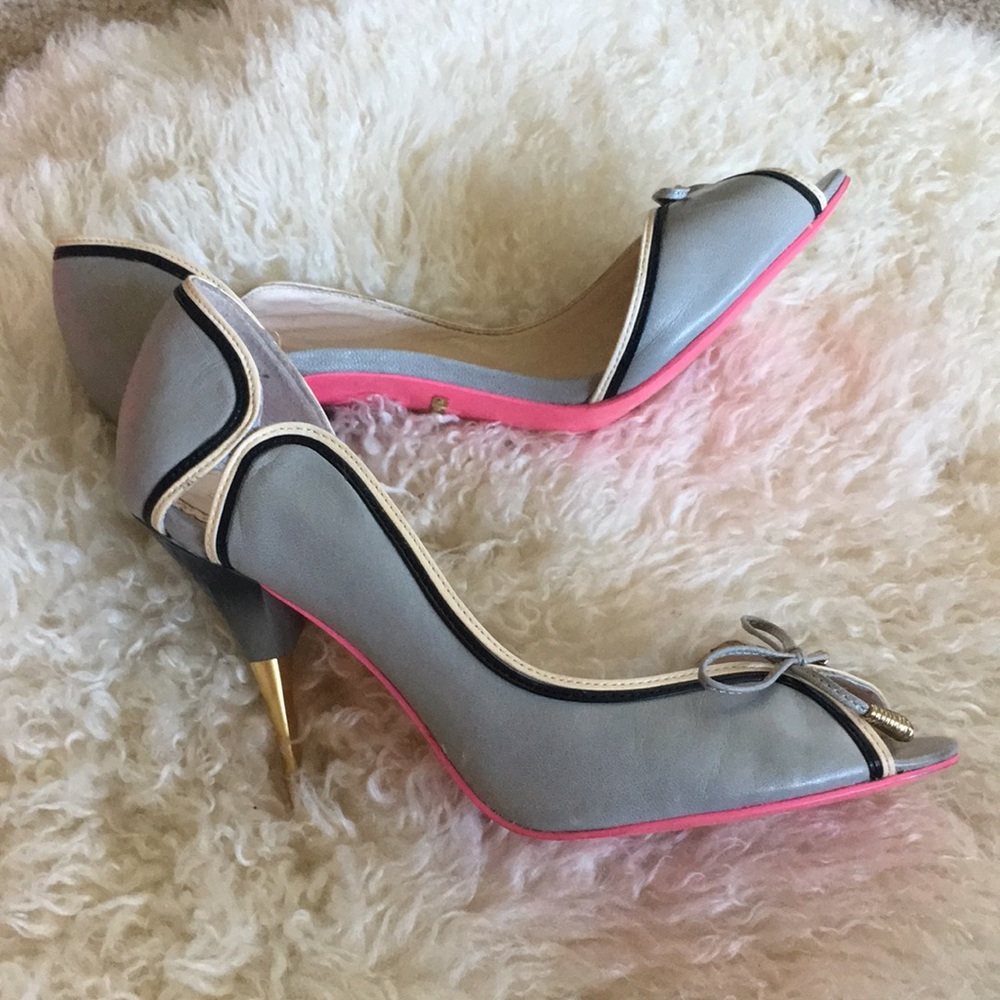 Betsy Johnson generosa pump “smokey” 9